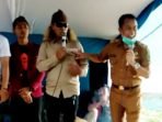Berseragam Lengkap, Kepala Desa Tenjolaya Pasirjambu Kampanyekan Paslon Nomor 1 di Acara Hajatan