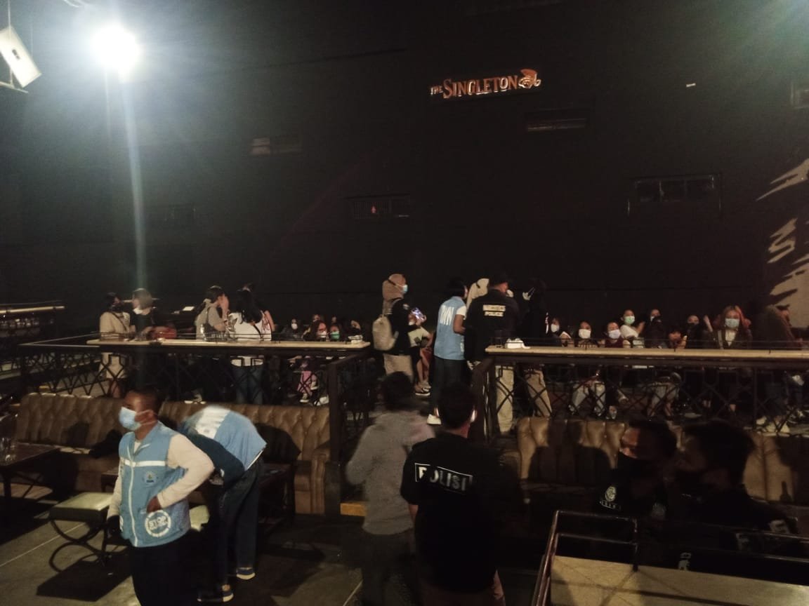 Tim Gabungan Razia Tempat Hiburan di Kota Bandung