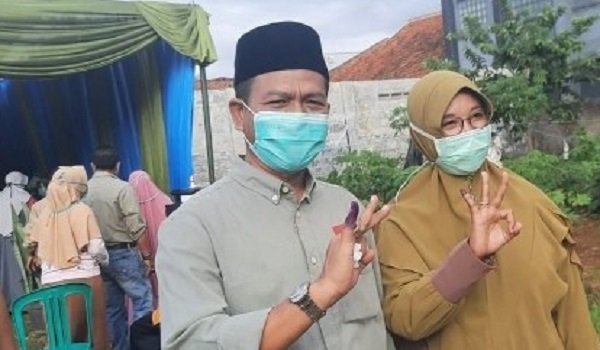 Cabup Bandung Dadang Supriatna Mencoblos di TPS 24 Bojongsoang