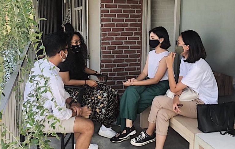 Anak Muda Bandung Kampanyekan Remaja Berkain