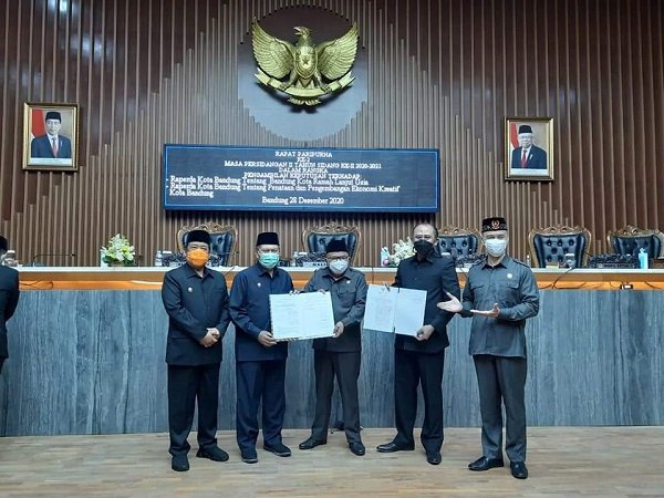 Dua Perda Disetujui dan Ditetapkan dalam Rapat Paripurna DPRD Kota Bandung