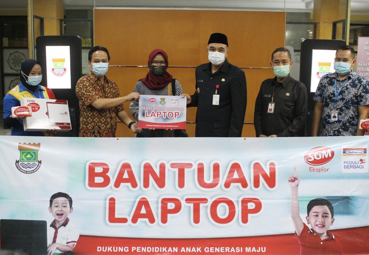 Dukung Pendidikan Anak Generasi Maju, SGM Eksplor – Indomaret Bagikan 1000 Laptop