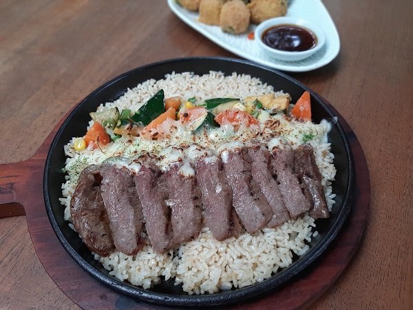Australian Beef Baked Rice, Menu Andalan Everjoy Coffee and Cafe Bandung
