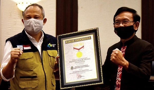 Rekor MURI, Rekening Dana Nasabah Jabar, Memungkinkan ASN Main Saham untuk Pembangunan