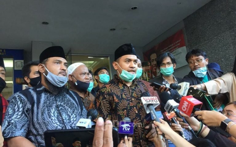 Aziz Yanuar: Rombongan Habib Rizieq Diserang, 6 Laskar FPI Hilang
