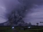 Gunung Semeru Luncurkan Guguran Lava Pijar, Warga Mulai Mengungsi