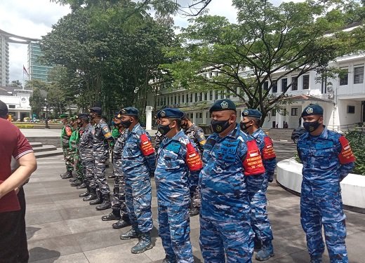 Aparat TNI-POLRI Kota Bandung Awasi Disiplin Warga Saat PPKM