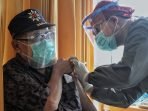 36 Lansia Jalani Vaksinasi di RS Al-Islam Bandung