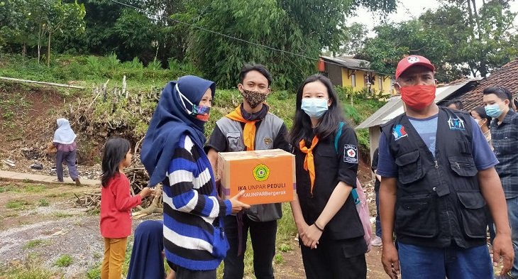 Ikatan Alumni Unpar dan Unit Korgala Salurkan Bantuan kepada Korban Longsor Sumedang