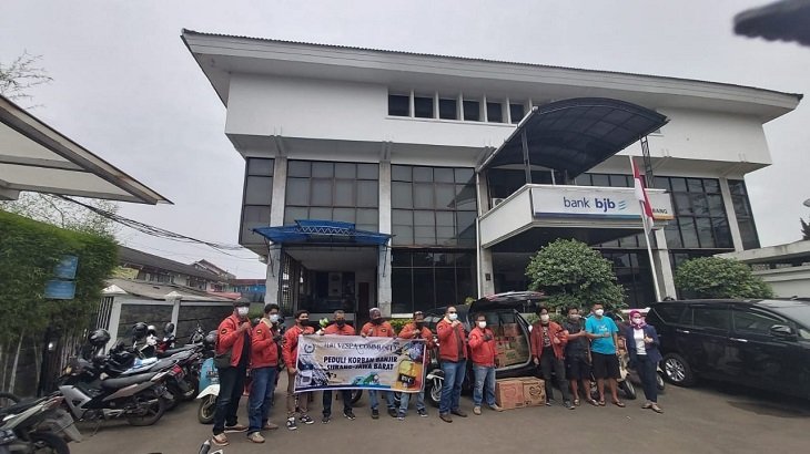 BJB Vespa Community Salurkan Bantuan untuk Korban Banjir Subang