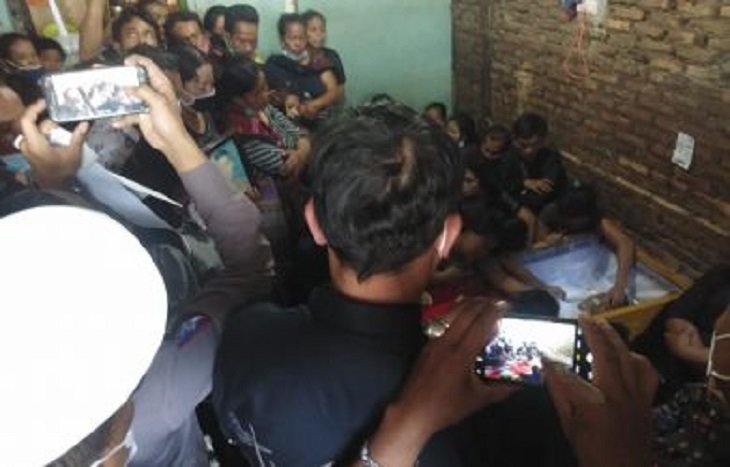 Jenazah Korban Penembakan Bripka CS Disambut Tangis Keluarga