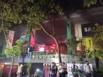 BEC Kebakaran, Pengunjung Berhamburan Keluar Gedung