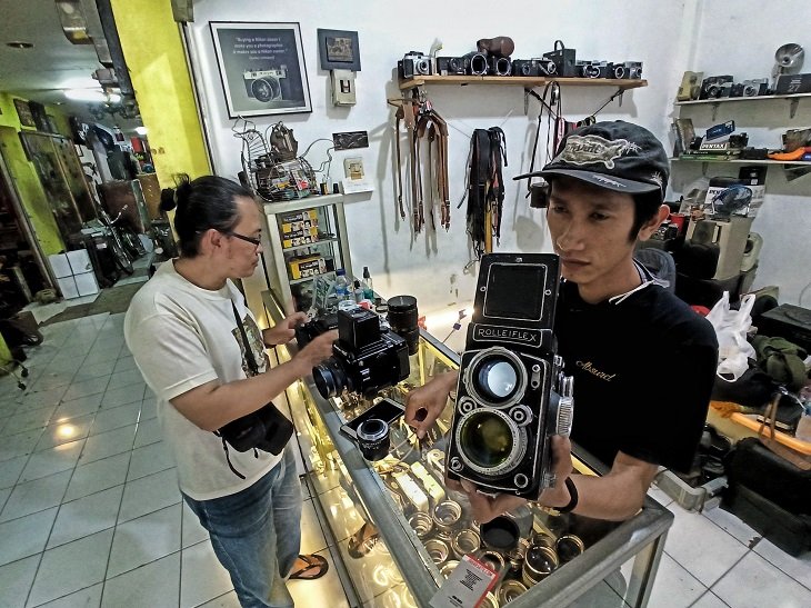 Pedagang Barang Antik Cikapundung Turun Omzet 70 Persen