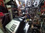 Pedagang Barang Antik Cikapundung Turun Omzet Hingga 70 Persen