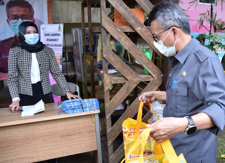Ayo Menabung di Bank Sampah!