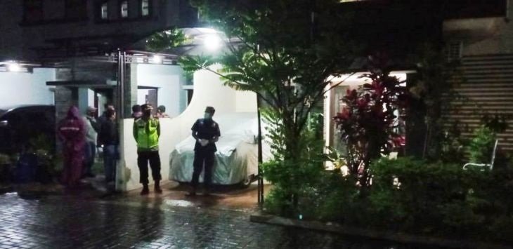 Lansia Ditemukan Tewas Bersimbah Darah Pakai Mukena di Bandung