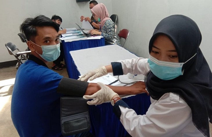 700 Karyawan dari 10 Perusahaan di KBB Jalani Tes Urine