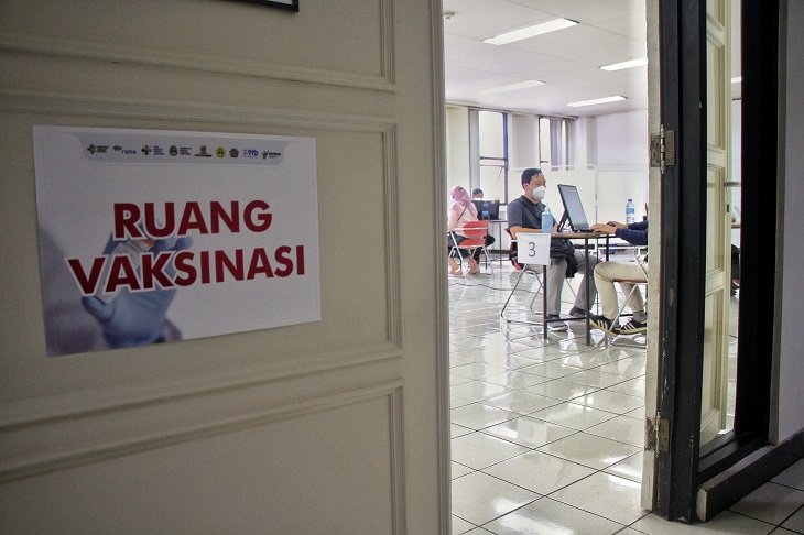 1 Juta Dosis Vaksin Covid-19 Tahap 2 Sasar Lansia dan Pelayan Publik di Jabar