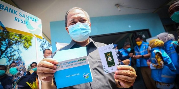 Menyulap Sampah Jadi Emas