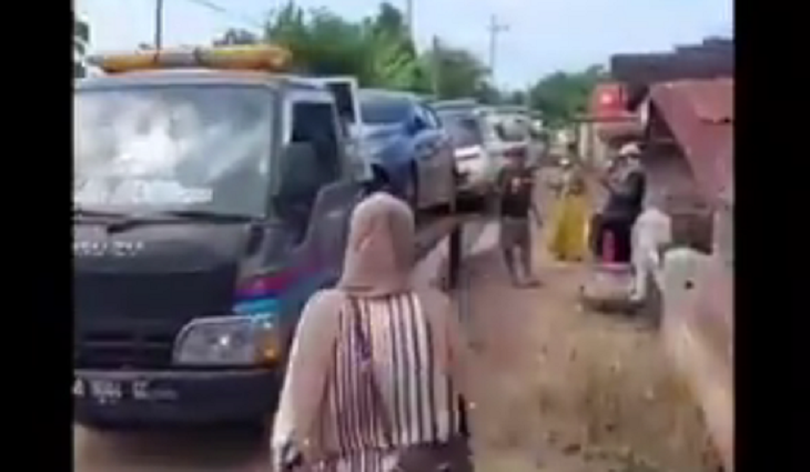 Dapat Rezeki Nomplok, Warga Sekampung di Tuban Rame-rame Beli Mobil