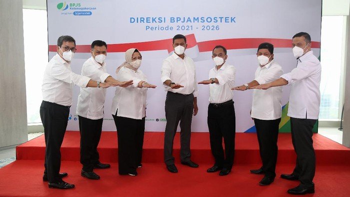 Jokowi Lantik Jajaran Direksi BPJamsostek Periode 2021-2026