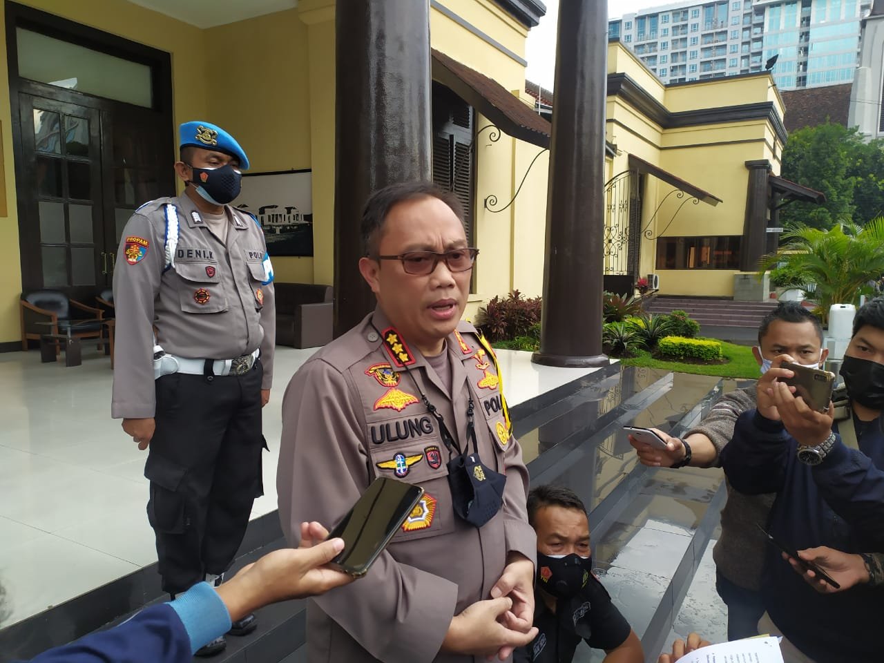 Tekan Potensi Penambahan Kasus Covid-19, Kapolrestabes Bandung Perluas Area Penutupan Jalan