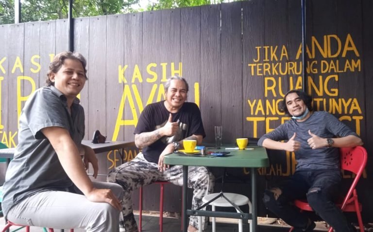 “Sembilan Keajaiban” dari Khatulistiwa Band