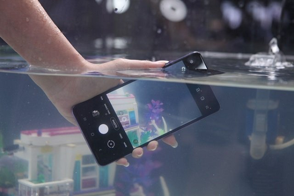 Bikin Konten Dalam Air Menggunakan Galaxy A72, Dijamin Seru!