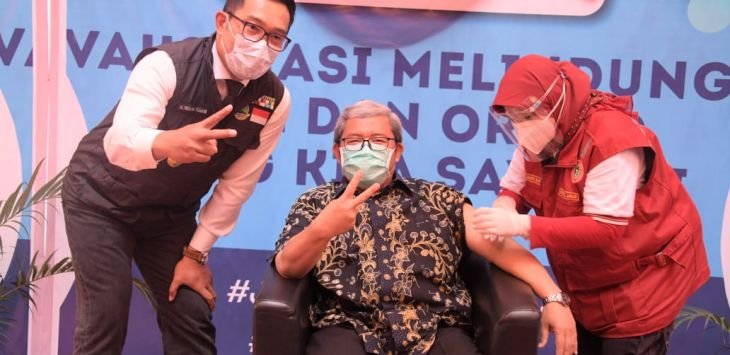 Sesepuh dan Tokoh Jabar Disuntik Vaksin Covid-19