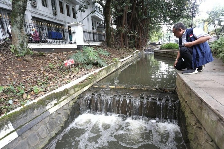 Warganet Sebut Sungai di Sekitaran Balai Kota Bandung Bau