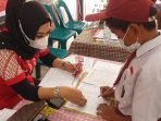 Bantu Proses Pembelajaran Jarak Jauh, Siswa SD Dapat Paket Smartphone dan Kuota Internet