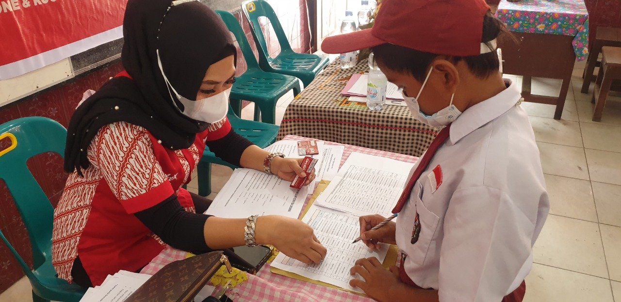 Bantu Proses Pembelajaran Jarak Jauh, Siswa SD Dapat Paket Smartphone dan Kuota Internet