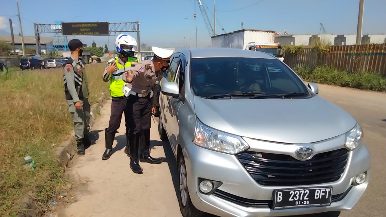 Pra Larangan Mudik, Polisi Putarbalikan 250 Kendaraan di Cileunyi