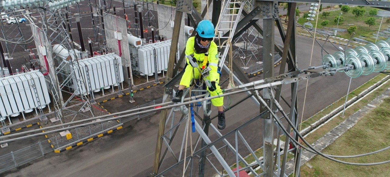 Tak Kenal Lelah, Srikandi PLN Bersinergi Terangi Negeri