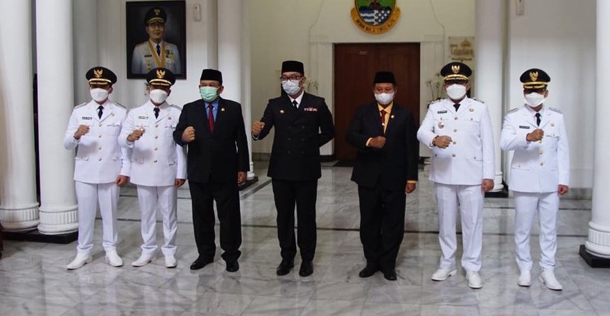 Gubernur Lantik Dadang Supriatna-Sahrul Gunawan sebagai Bupati-Wabup Bandung