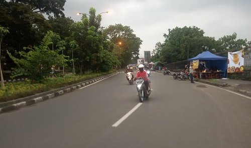 Cegah Kerumunan, Satpol PP Awasi Penjual Takjil di Kota Bandung