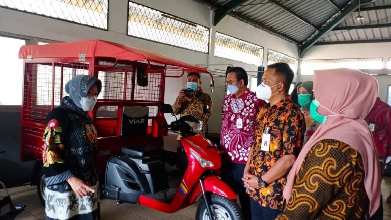 Tri Rismaharini Minta Balai Besar Vokasional Disabilitas Inten Suweno Ikuti Perkembangan Teknologi