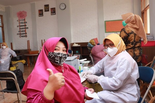 Vaksinasi Covid-19 Guru dan Tenaga Pendidik di Kota Bandung Dipercepat