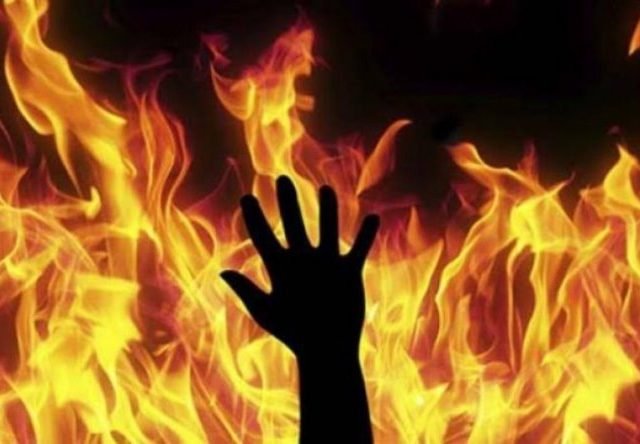 Terlibat Cekcok, Sopir Angkot Disiram Bensin Lalu Dibakar Hidup-hidup