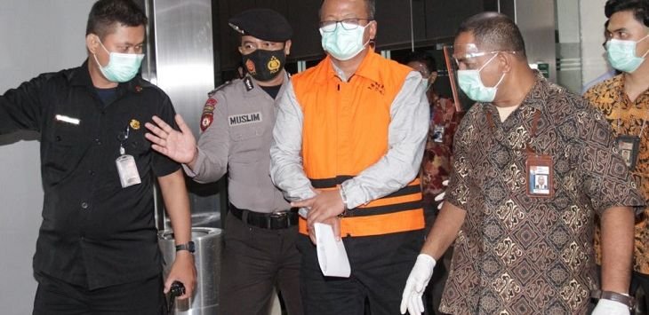 Pilah-pilah Dokumen, Stafsus Edhy Prabowo Digaji Fantastis Per Bulan