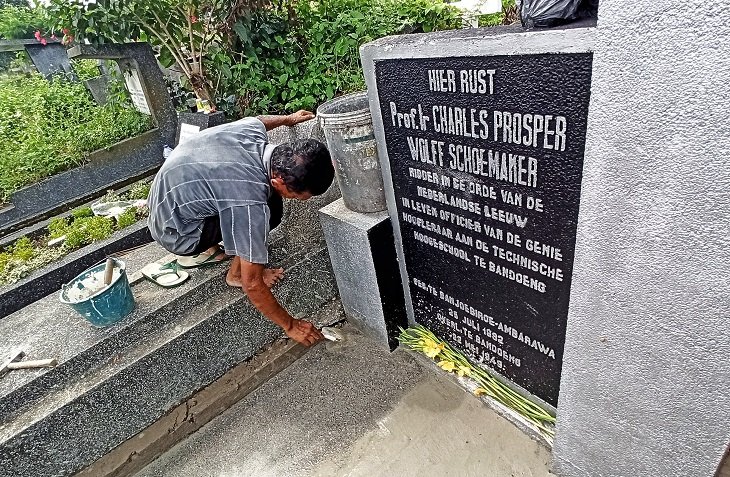 Renovasi Makam Arsitek Perancang Bangunan Ikonik Kota Bandung-Guru Bung Karno