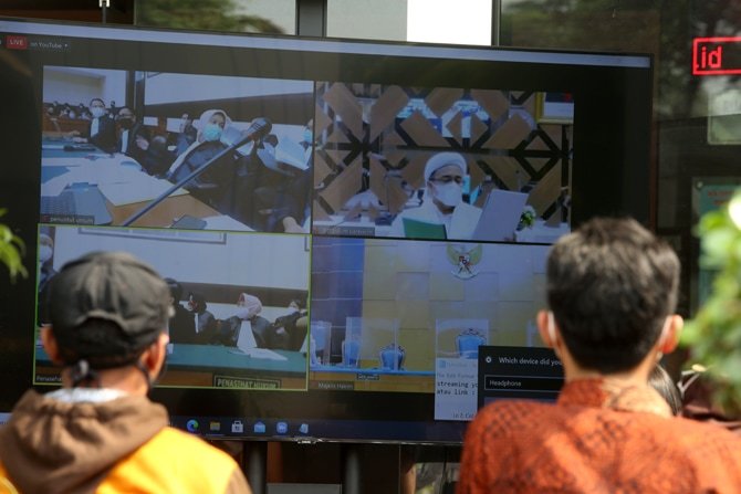 Habib Rizieq Divonis Rp 20 Juta di Kasus Kerumunan Megamendung