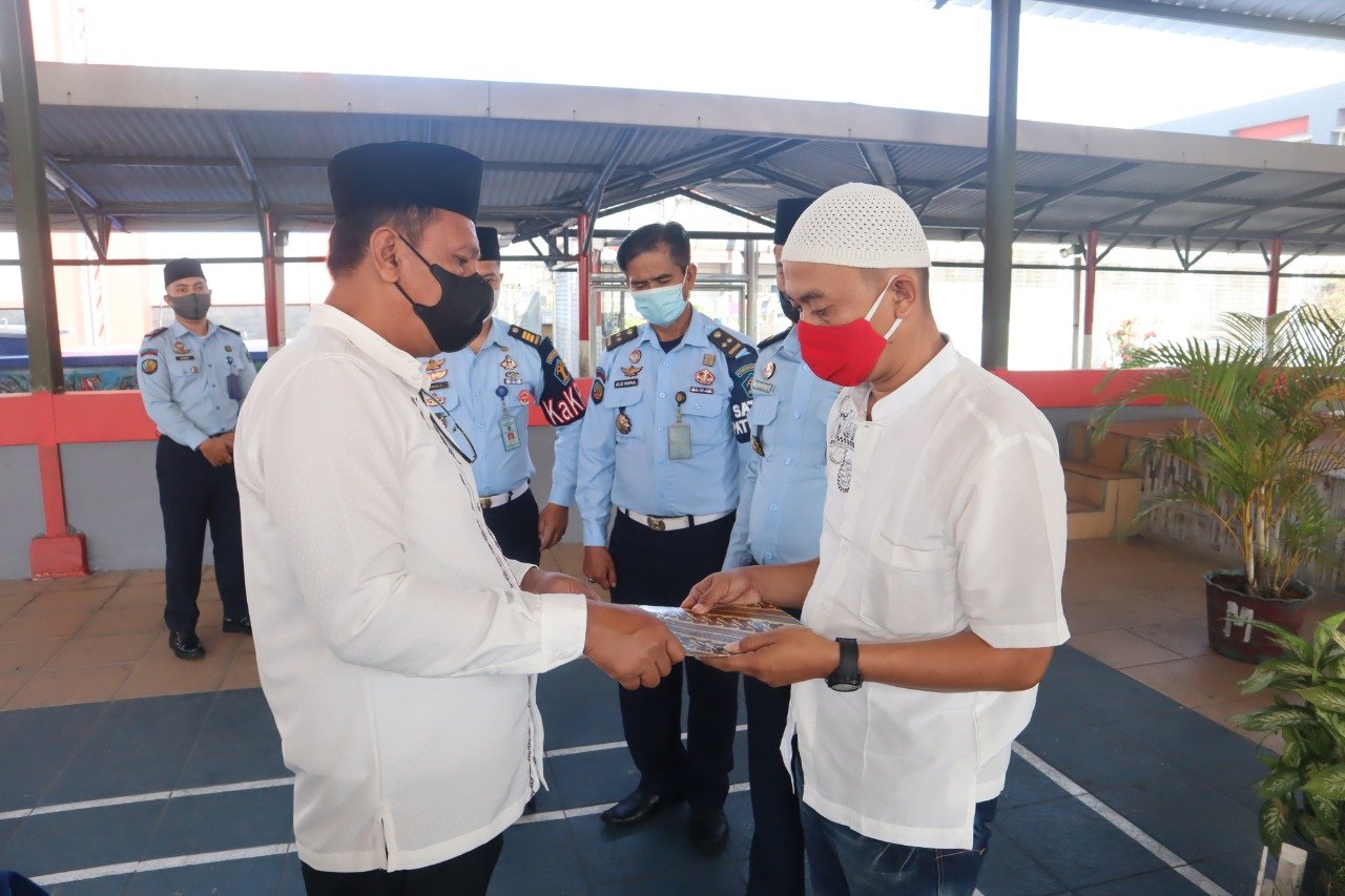 Ratusan Narapidana Lapas Jelekong Bandung Terima Remisi Lebaran