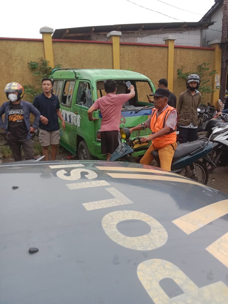 Gegara Kejar Truk, Angkot di Baleendah Tabrak Pemotor Hingga Tewas