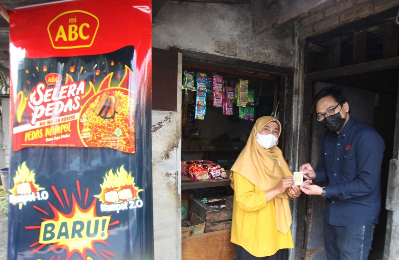Aktif Membantu Sesama Pelakunya Usaha Kecil, Tuti Dapatkan 100 Gram Emas