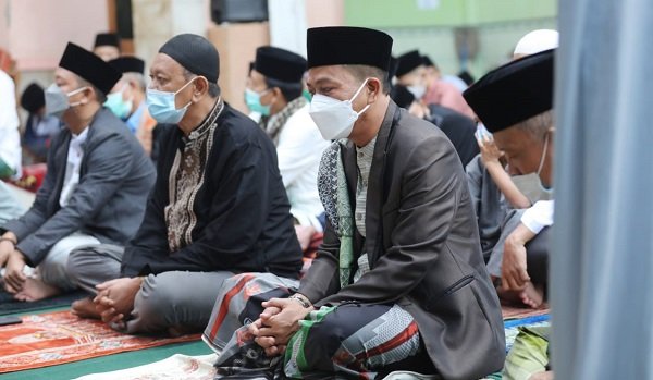 Bupati Bandung Salat Idul Fitri 1442 H di Bojongsoang