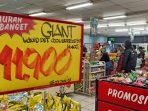 Banyak Diskon, Warga Bandung Serbu Giant Jelang Tutup Selamanya