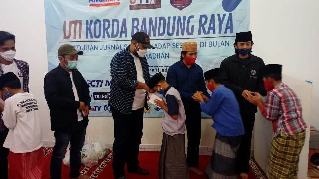 IJTI Bandung Raya Berbagi Kebahagiaan dengan Anak Yatim Piatu