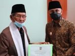 Pemkab Serahkan Dana Hibah ke MUI Bandung Barat