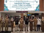 PT Angkasa Pura II (Persero) Bandara internasional Husein Sastranegara Serahkan Bantuan 1000 Paket Sembako ke Warga Sekitar Bandara